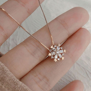 Flower Shaped Necklace with Rhinestone
