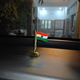 Tiranga Pride – Indian Flag Dashboard Idol