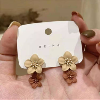 Blossom Gleam – Floral Stud Earrings