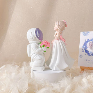 Astronaut Couple Showpiece - Geekmonkey