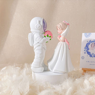 Astronaut Couple Showpiece - Geekmonkey