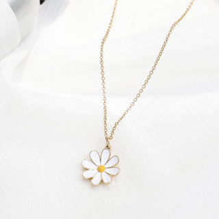 Daisy Daze – White Bloom Pendant