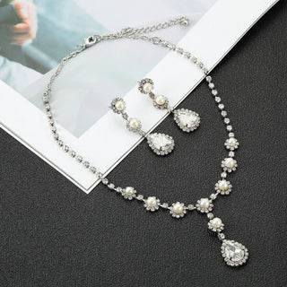 Floral Elegance Pearl Necklace | Amazing Rhinestone and Pearls Set