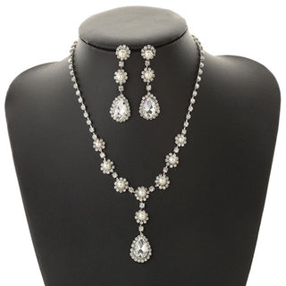 Floral Elegance Pearl Necklace | Amazing Rhinestone and Pearls Set