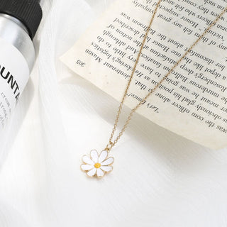 Daisy Daze – White Bloom Pendant