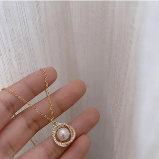 Gold Pearl Pendant Necklace 