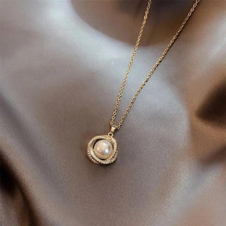Gold Pearl Pendant Necklace 