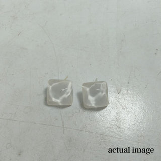 कैंडिडली क्लासी रियल फ्लावर इयररिंग्स