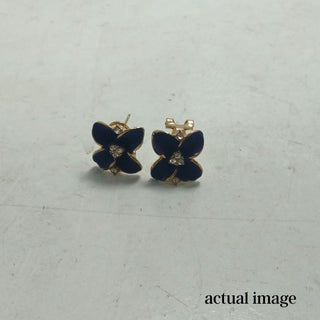 Blossom Gleam – Floral Stud Earrings