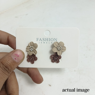Blossom Gleam – Floral Stud Earrings